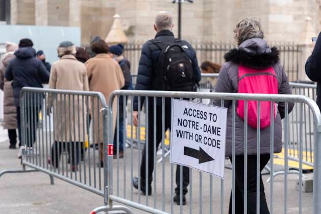 News Themen der Woche KW50 News Bilder des Tages Paris, France December 9, 2024 - Visitors queue to visit Notre Dame Cathedral on the day it reopens to the public. In April 2019 a fire devastated Notre-Dame de Paris cathedral leading to a five-year, $740 million restoration which brought together the skills of 2000 architects, historians and tradespeople. NOTRE DAME, ILLUSTRATION, FILE D ATTENTE, MONUMENT, REOUVERTURE, TOURISME, SITE TOURISTIQUE, CATHEDRALE, RELIGION, CROYANTS, FIDELES, ATTENTE, AFFLUENCE  Copyright: xVincentxIsorex