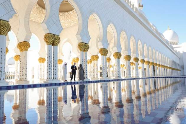 News: Bilder des Jahres 2024, News 12 Dezember News Themen der Woche KW50 News Bilder des Tages Prime Minister Keir Starmer visit to the Middle East region 09 12 2024. Zayed Grand Mosque, UAE. Prime Minister Keir Starmer is given a tour of the Zayed Grand Mosque by the Director General, Yousif Alobeidli accompanied by HMA Edward Hobart ., Credit:Tim Hammond Avalon United Kingdom, Greater London, London, 10 Downing Street  Copyright: xTimxHammondx xAvalonx 0944814239
