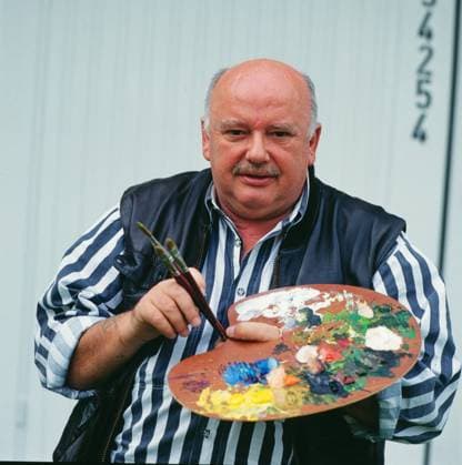 Archivbilder der Woche KW50 KONRAD KUJAU Konrad Kujau, deutscher Maler, Kunstfälscher und Aktionskünstler, bekannt wurde er im Jahr 1983 als Fälscher der Hitler-Tagebücher, die er dem politischen Wochenmagazin Stern verkaufte, Portrait mit Malpalette, Deutschland, circa 1990. Konrad Kujau, German painter, art forger and action artist, he became known in 1983 as the forger of the Hitler diaries, which he sold to the political weekly magazine stern, portrait with painting palette, Germany, circa 1990., Deutschland Copyright: HelmutxReiss REI_830003399 EDITORIAL USE ONLY