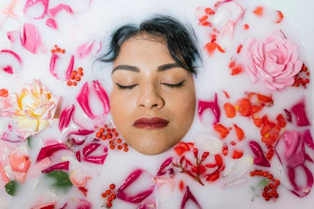 Creative Highlights Symbolfotos Young woman relaxing in a bathtub with flowers and milky water model released, Symbolfoto, PBTF00699