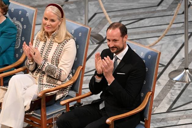 Entertainment Themen der Woche KW50 Entertainment Bilder des Tages Crown Princess Mette- Marit and Crown Prince Haakon attend the Nobel Peace Prize ceremony for laureate Nihon Hidankyo (the Japan Confederation of A- and H-Bomb Sufferers Organizations) on December 10, 2024 at the Nobel Peace Prize Institute in Oslo, Norway.  OSL20241210209 PAULxTREADWAY
