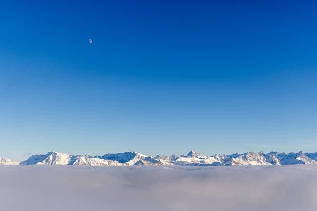 Creative Highlights World Alpengipfel über dem Nebelmeer Die Hochlagen der Allgäuer Alpen ragen vom Riedbergerhorn aus gesehen aus dem Hochnebel., Obermaiselstein Bayern Deutschland *** Alpine peaks above the sea of fog The high altitudes of the Allgäu Alps rise out of the high fog as seen from the Riedbergerhorn , Obermaiselstein Bavaria Germany