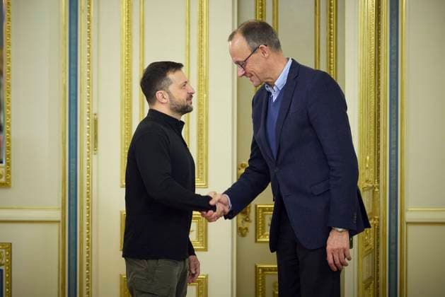 December 9, 2024, Kiev, Kyiv Oblast, Ukraine: Ukrainian President Volodymyr Zelenskyy, left, welcomes German opposition leader Friedrich Merz, right, before a bilateral meeting at the Mariinskyi Palace, December 9, 2024 in Kyiv, Ukraine. Kiev Ukraine - ZUMAp138 20241209_zaa_p138_017 Copyright: xUkrainexPresidency UkrainianxPrex