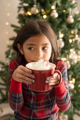 Girl drinking a cup of her hot choclate with whip cream Napa, California, United States R_HOOX241209-1596737-01 ,model released, Symbolfoto ,property released