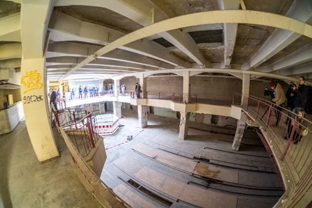 Besichtigung der Baustelle des neuen Naturkundemuseums Der Stadtrat hat in seiner Sitzung im November den Weg frei gemacht für den Bau des Naturkundemuseums im ehemaligen Bowlingtreff. Die erste Bauphase der Schadstoffsanierung und Teilentkernung läuft bereits und soll im I. Quartal 2025 abgeschlossen sein. Vor Ort werden in dem Rundgang nun die nächsten Schritte des Großvorhabens erläutert. Es führten: Prof. Ronny Maik Leder, Direktor des Naturkundemuseums Leipzig Marc Thielmann, Projektleiter im Amt für Gebäudemanagement Dr. Ansgar Scholz, Vertreter des Kulturamtes als Bauherrenamt Presseführung Baustelle Naturkundemuseum