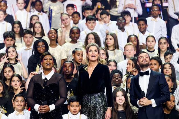 Leusden, The Netherlands, 2024-12-12 13:14:37 LEUSDEN, 12-12-2024, AFAS Theater Recordings of the Christmas Music Gala 2024. Young musical creatives join forces with famous artists. Special guest is the honorary chair of the More Music in the Classroom foundation: Queen Maxima PHOTO: NLBeeld Patrick van EmstIn the photo: Queen Maxima with Buddy Vedder and Edsilia Rombley Credit: NL Beeld Patrick van Emst  Copyright: xx x