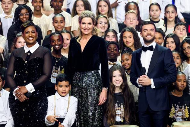 Bilder des Jahres 2024, Entertainment 12 Dezember Entertainment Themen der Woche KW50 Entertainment Bilder des Tages Leusden, The Netherlands, 2024-12-12 13:14:25 LEUSDEN, 12-12-2024, AFAS Theater Recordings of the Christmas Music Gala 2024. Young musical creatives join forces with famous artists. Special guest is the honorary chair of the More Music in the Classroom foundation: Queen Maxima. PHOTO: NLBeeld Patrick van Emst. In the photo: Queen Maxima with Buddy Vedder and Edsilia Rombley. Credit: NL Beeld Patrick van Emst  Copyright: xx x