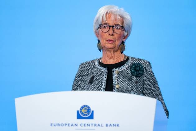 News Themen der Woche KW50 News Bilder des Tages Frankfurt am Main Pressekonferenz der Europaeischen Zentralbank nach der EZB Ratssitzung Christine Lagarde, (Prarsidentin, Europaeischen Zentralbank), Pressekonferenz der Europaeischen Zentralbank nach der EZB Ratssitzung. Die EZB hat den Leitzins um 0,25 Prozentpunkte auf 3 Prozent gesenkt, 12.12.2024. *** Frankfurt am Main Press conference of the European Central Bank after the ECB Governing Council meeting Christine Lagarde, President, European Central Bank , Press conference of the European Central Bank after the ECB Governing Council meeting The ECB has lowered the key interest rate by 0.25 percentage points to 3 percent, 12 12 2024 Copyright: xEibner-Pressefoto FlorianxWiegandx EP_FWD