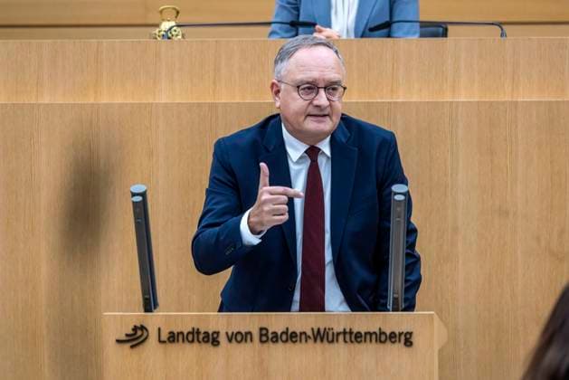 Andreas Stoch, MdL, SPD, Vorsitzender der Landtagsfraktion. Auftaktsitzung zur Beratung des Doppelhaushalts für die Jahre 2025 2026. Der Landtag von Baden-Württemberg debattiert über den wichtigsten Einzelplan, den Haushalt des Staatsministeriums. 109. Plenarsitzung. Landtag von Baden-Württemberg. 11.12.2024, Stuttgart, Baden-Württemberg, Deutschland *** Andreas Stoch, MdL, SPD, Chairman of the State Parliamentary Group Opening session to discuss the double budget for the years 2025 2026 The State Parliament of Baden Württemberg debates the most important individual budget, the budget of the State Ministry 109 Plenary session State Parliament of Baden Württemberg 11 12 2024, Stuttgart, Baden Württemberg, Germany
