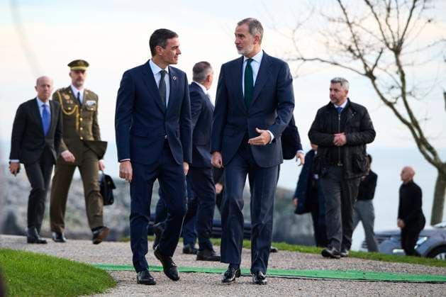 News Themen der Woche KW50 News Bilder des Tages Spanien, Konferenz der Regionalpräsidenten in Santander Santander hosts the XXVII Conference of Presidents The President of the Government, Pedro Sánchez and the King, Felipe VI, on their arrival at the XXVII Conference of Presidents, at the Palacio de la Magdalena, on December 13, 2024, in Santander, Cantabria Spain The conference is held after more than two years without being convened, in a meeting in which the focus is on regional funding in Catalonia, although the agenda also includes housing, migration and health 13 DECEMBER 2024 Cé Santander Santander Spain  Copyright: xCÃ sarxOrtizx 6403625