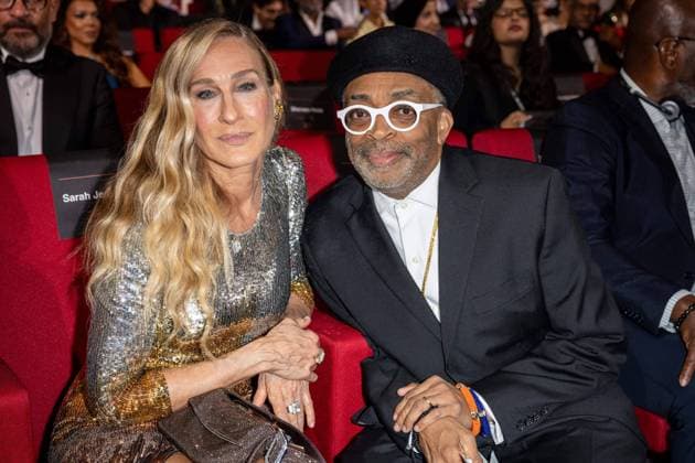 Bilder des Jahres 2024, Entertainment 12 Dezember Entertainment Themen der Woche KW50 End Of Red Sea Film Festival - Jeddah L-R : Sarah Jessica Parker and Spike Lee pose as they attend the awards ceremony of the 4th edition of Red Sea Film Festival in Jeddah, Saudi Arabia, on December 12, 2024. Photo by Balkis Press ABACAPRESS.COM Jeddah Saudi Arabia  Copyright: xBalkisxPress ABACAx