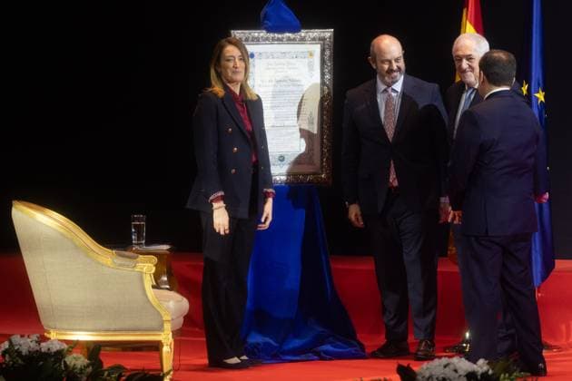 The President of the European Parliament, Roberta Metsola, receives the Forum Europe 2024 Award I D The President of the European Parliament, Roberta Metsola, the President of the Senate, Pedro Rollán and the President of the Constitutional Court, Cándido Conde Pumpido and the Minister of Foreign Affairs, European Union and Cooperation, José Manuel Albares, during the ceremony in which Roberta Metsola received the Forum Europe 2024 Award, at the Teatro Real in Madrid, on December 13, 2024, in Madrid Spain Metsola has received the recognition for her political career, her contribution to the construction of Europe, her ties of friendship with Spain and her permanent vocation of service and commitment to strengthen the European Union, its tr Copyright: xEduardoxParrax 6404765