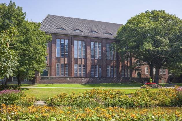 Museum für Hamburgische Geschichte in den Großen Wallanlagen, Park Planten un Blomen, Hamburg, Deutschland, Europa Museum of Hamburg History in the Große Wallanlagen, Planten un Blomen Park, Hamburg, Germany, Europe Copyright: imageBROKER TorstenxKrüger ibltok11928043.jpg