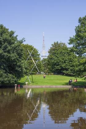 Park Große Wallanlagen mit Parkteich und Fernsehturm Telemichel, Planten un Blomen, Hamburg, Deutschland, Europa Park Große Wallanlagen with park pond and television tower Telemichel, Planten un Blomen, Hamburg, Germany, Europe Copyright: imageBROKER TorstenxKrüger ibxtok11928036.jpg