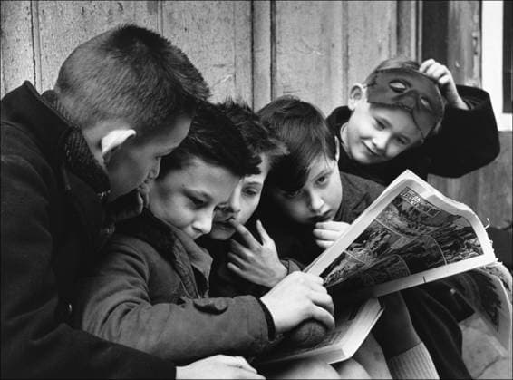 Archivbilder der Woche KW50 Comic strip fashion. France, 1956. Comic strip fashion. France, 1956. Photograph by Janine Niepce (1921-2007).DOUBLE FEES APPLY !!! SPECIAL PRICE!!! !!! SPECIALE PRIJS !!! !!! PRIX SPECIAL !!! IMAGES USERS WITH CONTRACT PAY FOR THIS IMAGE 75 EURO. USERS WITHOUT CONTRACT PAY THE USUAL SABAM PRICE ACCORDING TO THEIR CATEGORY !! BEELDGEBRUIKERS MET KONTRAKT BETALEN VOOR DIT BEELD 75 EURO. BEELDGEBRUIKERS ZONDER KONTRAKT BETALEN HET GEBRUIKELIJKE SABAM-TARIEF VAN HUN CATEGORIE !! LES UTILISATEURS D IMAGES AVEC CONTRAT PAIENT POUR CETTE IMAGE 75 EURO. LES UTILISATEURS D IMAGES SANS CONTRAT PAIENT LE TARIF SABAM USUEL DE LEUR CATEGORIE !! FRANCE  Copyright: xJaninexNiepcex