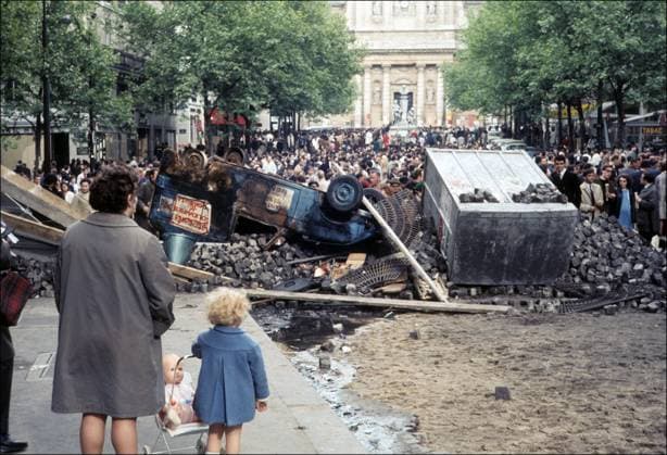 Archivbilder der Woche KW50 Events of May-June 1968. Occupation Events of May-June 1968. Occupation of the Sorbonne university. Paris, May 1968. Photograph by Janine Niepce (1921-2007). !!! SPECIAL PRICE!!! !!! SPECIALE PRIJS !!! !!! PRIX SPECIAL !!! IMAGES USERS WITH CONTRACT PAY FOR THIS IMAGE 75 EURO. USERS WITHOUT CONTRACT PAY THE USUAL SABAM PRICE ACCORDING TO THEIR CATEGORY !! BEELDGEBRUIKERS MET KONTRAKT BETALEN VOOR DIT BEELD 75 EURO. BEELDGEBRUIKERS ZONDER KONTRAKT BETALEN HET GEBRUIKELIJKE SABAM-TARIEF VAN HUN CATEGORIE !! LES UTILISATEURS D IMAGES AVEC CONTRAT PAIENT POUR CETTE IMAGE 75 EURO. LES UTILISATEURS D IMAGES SANS CONTRAT PAIENT LE TARIF SABAM USUEL DE LEUR CATEGORIE !! PARIS PARIS ILE-DE-FRANCE FRANCE  Copyright: xJaninexNiepcex