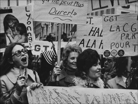 Demonstration organized by the General Demonstration organized by the General Confederation of Labour union during the Women s International Day, going from the Garnier Opera to the Palais-Royal. Paris, March 8, 1974. Photograph by Janine Niepce (1921-2007). !!! SPECIAL PRICE!!! !!! SPECIALE PRIJS !!! !!! PRIX SPECIAL !!! IMAGES USERS WITH CONTRACT PAY FOR THIS IMAGE 75 EURO. USERS WITHOUT CONTRACT PAY THE USUAL SABAM PRICE ACCORDING TO THEIR CATEGORY !! BEELDGEBRUIKERS MET KONTRAKT BETALEN VOOR DIT BEELD 75 EURO. BEELDGEBRUIKERS ZONDER KONTRAKT BETALEN HET GEBRUIKELIJKE SABAM-TARIEF VAN HUN CATEGORIE !! LES UTILISATEURS D IMAGES AVEC CONTRAT PAIENT POUR CETTE IMAGE 75 EURO. LES UTILISATEURS D IMAGES SANS CONTRAT PAIENT LE TARIF SABAM  Copyright: xJaninexNiepcex