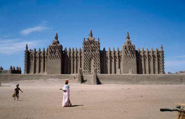 Archivbilder der Woche KW50 Mali, Djenne, Exterior of the Mosque, constructed from mud. Djenne Mali EDITORIAL USE ONLY Copyright: x xJonathanxHopex xEyexUbiquitousx JonathanxHopex euphotos008764
