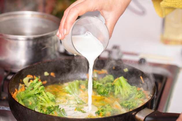 Pour cream into broccoli puree soup. Pour cream into broccoli puree soup. Copyright: xZoonar.com LazarenkaxSviatlanax 22386004