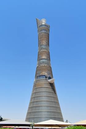 Creative Highlights World Der Aspire Tower, auch bekannt als The Torch Doha, wurde von Ove Arup Partners und Hadi Simaan entworfen und ist 300 Meter hoch und hat 36 Stockwerke. Er wurde zwischen 2005 und 2007 gebaut und befindet sich in Doha, Katar. Aspire Tower, also known as The Torch Doha, designed by Ove Arup Partners and Hadi Simaan, stands 300 meters tall with 36 floors. It was constructed between 2005 and 2007 and is located in Doha, Qatar. Copyright: xZoonar.com RealityImagesx 22399196