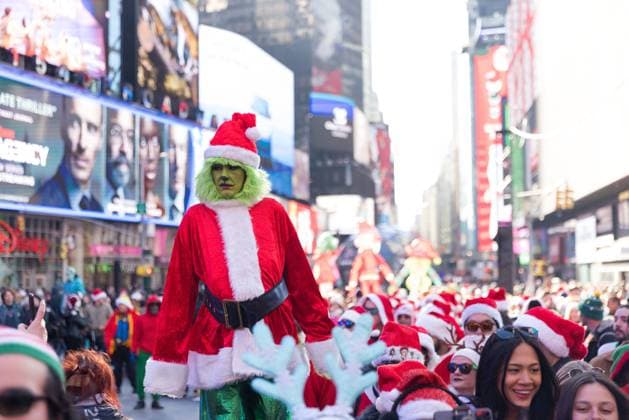 News Themen der Woche KW50 News Bilder des Tages December 14, 2024, New York, New York, USA: People dressed in Santa Claus costumes take part in the annual SantaCon on December 14, 2024 in New York City. New York USA - ZUMAc233 20241214_zsp_c233_021 Copyright: xVanessaxCarvalhox