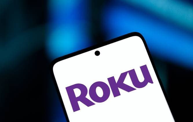 Dhaka, Bangladesh- 24 Oct 2024: Roku logo is displayed on smartphone. Dhaka, Bangladesh- 24 Oct 2024: Roku logo is displayed on smartphone. Copyright: xZoonar.com MojahidxMottakinx 22410554