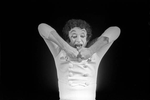 Marcel Marceau 8829053 01.12.1985 French mime actor Marcel Marceau, founder of the Parisian school of mimes, is seen performing on stage at the Moscow State Variety Theatre (now the Moscow Variety Theatre). I. Kravchenko Moscow Russia  Copyright: xI.xKravchenkox