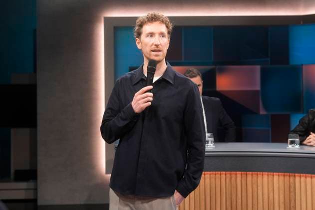 Louis Klamroth in der ARD-Talkshow hart aber fair im Studio Adlershof. Berlin, 16.12.2024