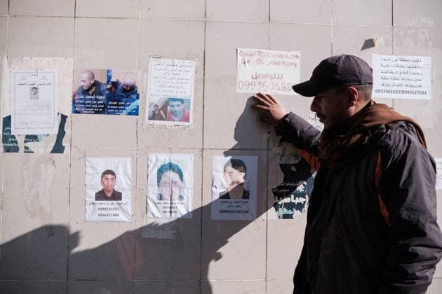 News Bilder der Woche KW51 News Bilder des Tages Searching For Disappeared - Damascus Outside the hospital, beside photos of the retrieved deceased, families place portraits of their missing loved ones, holding onto hope of finding them. Damascus, Syria, December 17, 2024. Photo by Sandro Basili ABACAPRESS.COM Damascus Syria  Copyright: xBasilixSandro ABACAx