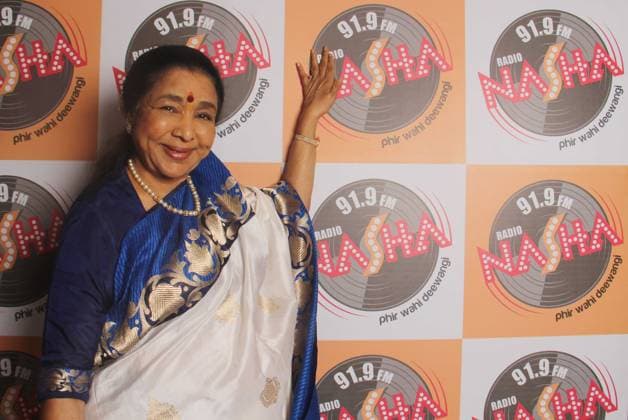 HT Exclusive: Profile Shoot Of Bollywood Singer Asha Bhosle MUMBAI, INDIA - OCTOBER 31: (EDITORS NOTE: This is an exclusive image of Hindustan Times) Veteran singer Asha Bhosle during an exclusive interview with Hindustan Times, at Radio NASHA office at Elphinstone, on October 31, 2016 in Mumbai, India. (Photo by Pramod Thakur Hindustan Times ) Mumbai Maharashtra India EDITORIAL USE ONLY Copyright: xx HindustanxTimesx htphotos164369