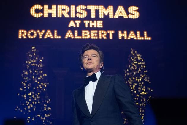 Entertainment Themen der Woche KW51 Bilder des Jahres 2024, Entertainment 12 Dezember Entertainment Bilder des Tages Rick Astley Performs at Royal Albert Hall, London English singer-songwriter Rick Astley performs with a big band for his Swinging Christmas show at Royal Albert Hall, London, England, UK on Tuesday 17 December 2024., Credit:Justin Ng Avalon UK, England, London, Royal Albert Hall  Copyright: xJustinxNgx xAvalonx 0947900114