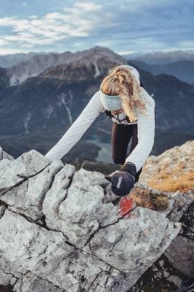 Trailrunning auf dem Grubigstein in der Tiroler Zugspitzarena in Tirol in den Alpen in Österreich Trail running on the Grubigstein in the Tiroler Zugspitzarena in Tyrol in the Alps in Austria Copyright: imageBROKER ChristianxFrumolt ibxcfr11922238.jpg ,model released, Symbolfoto ,property released