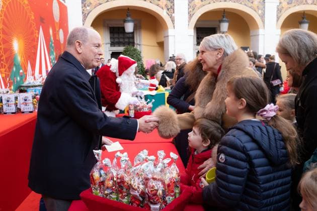 Entertainment Themen der Woche KW51 Entertainment Bilder des Tages No Tabloid TT SS HH Prince Albert II and Princess Charlene of Monaco, Their Children H S H Prince Jacques and H S H Princess Gabriella and H S H Princess Stephanie of Monaco and Camille Gottlieb offer traditional Christmas gifts to Monegasque children in the Courtyard of the Prince s Palace NO TABLOID 312436 2024 12 18 Monaco Monaco Monaco  Copyright: xVinajx-xPoolxCrystalx xStarfacex STAR_312436_016