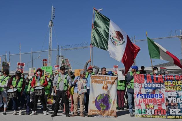 December 18, 2024, Tijuana, Baja California, Mexico: Mexican migrants who have been deported from the United States to Mexico, families seeking asylum and activists demonstrate on the need for migrants rights, the arrival of President-elect Donald Trump as U.S. president and no to mass deportation policies during a march and protest to the San Ysidro Port of Entry International U.S.-Mexico border during International Migrants Day in Tijuana, Mexico on Wednesday, December 18, 2024. Tijuana Mexico - ZUMAm180 20241218_zip_m180_013 Copyright: xCarlosxA.xMorenox