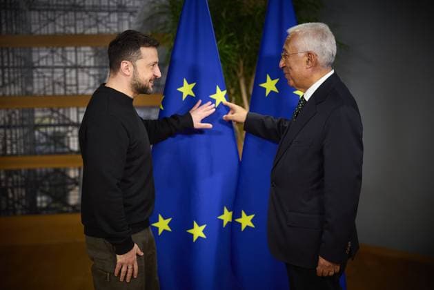 News Bilder der Woche KW51 News Bilder des Tages Praesident Wolodymyr Selenskyj am 19.12.2024 beim EU Gipfel in Bruessel Praesident Wolodymyr Selenskyj am 19.12.2024 beim EU Gipfel in Bruessel. Praesident Wolodymyr Selenskyj mit EU Ratspraesident Antonio COSTA. Working Visit of the President of Ukraine to Belgium. Foto:The Presidential Office of Ukraine via SVEN SIMON Fotoagentur - Bruessel Belgien *** President Volodymyr Selenskyj on 19 12 2024 at the EU Summit in Brussels President Volodymyr Selenskyj on 19 12 2024 at the EU Summit in Brussel Poolfoto SvenSimon-ThePresidentialOfficeUkraine ,EDITORIAL USE ONLY