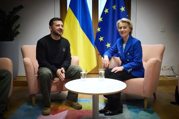 News Bilder der Woche KW51 News Bilder des Tages EU-Gipfel in Brüssel - Wolodymyr Selenskyj trifft Ursula von der Leyen December 19, 2024, Brussels, Belgium: Ukrainian President Volodymyr Zelenskyy, and European Commission President Ursula von der Leyen, right, during a bilateral meeting on the sidelines of the European Council Summit at the headquarters of the European Union, December 19, 2024 in Brussels, Belgium. Brussels Belgium - ZUMAp138 20241219_zaa_p138_032 Copyright: xUkrainexPresidency UkrainianxPrex