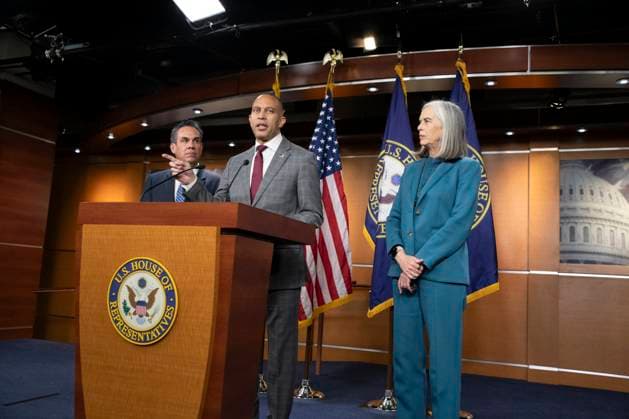 News Bilder der Woche KW51 News Bilder des Tages United States House Minority Leader Hakeem Jeffries (Democrat of New York) speaks at a House Minority Leadership meeting on response to rejection of government spending bill in the Capitol Visitor Center on Thursday, December 19, 2024. The bill, which would have provided funding to avoid a government shutdown, was rejected by President-Elect Donald J. Trump, and renegotiations were prompted with Speaker of the US House of Representatives Mike Johnson (Republican of Louisiana) and other members of the House. Copyright: xCNPx xMediaPunchx