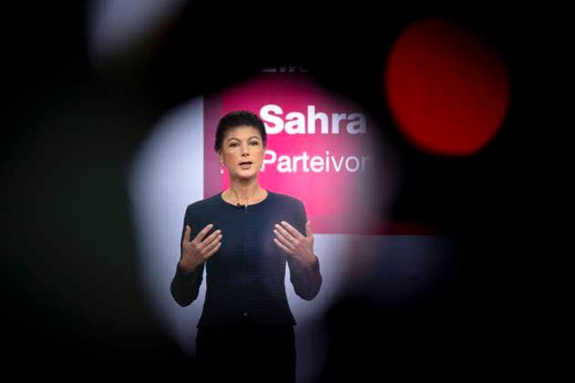 Sahra Wagenknecht BSW DEU, Deutschland, Germany, Berlin, 18.12.2024 Sahra Wagenknecht , Partei Buendnis Bündnis BSW Sahra Wagenknecht bei der Vorstellung der Kampagne zur Bundestagswahl 2025 in Berlin Deutschland . Nach dem Scheitern der Regierungskoalition im November und dem Misstrauensvotum werden in Deutschland am 23. Februar 2025 vorgezogene Wahlen abgehalten en: Sahra Wagenknecht , Party Alliance Alliance BSW Sahra Wagenknecht at the presentation of the campaign for the 2025 federal election in Berlin Germany . After the failure of the governing coalition in November and the vote of no confidence, early elections will be held in Germany on February 23rd 2025 . *** Sahra Wagenknecht BSW DEU, Deutschland, Germany, Berlin, 18 12 2024