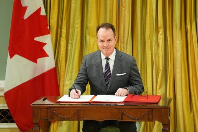 December 20, 2024, Ottawa, On, Canada: Employment Minister Steven MacKinnon signs a document during a cabinet swearing-in ceremony at Rideau Hall in Ottawa, on Friday, Dec.20, 2024. Ottawa Canada  - ZUMAc35_ 20241220_zaf_c35_045 Copyright: xSeanxKilpatrickx