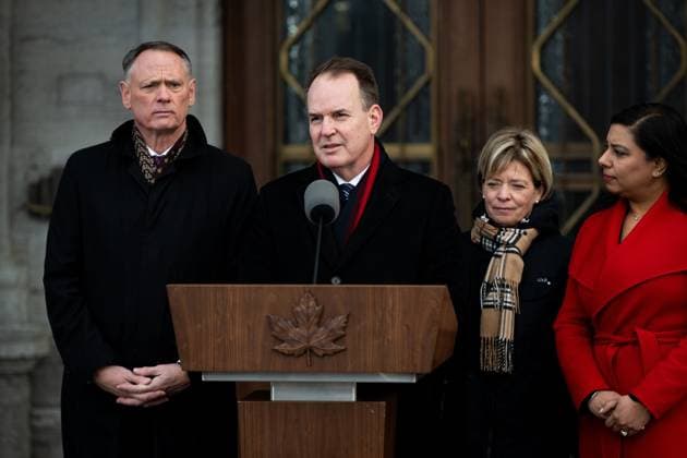 December 20, 2024, Ottawa, On, Canada: Employment Minister Steven Mackinnon speaks to reporters following a cabinet shuffle at Rideau Hall in Ottawa, on Friday, Dec. 20, 2024. Ottawa Canada  - ZUMAc35_ 20241220_zaf_c35_065 Copyright: xSpencerxColbyx