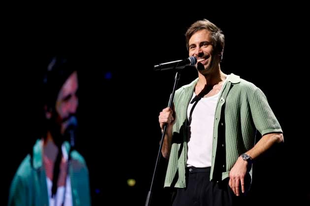 Entertainment Themen der Woche KW51 Entertainment Bilder des Tages Sänger Max Giesinger bei der 30. Night of the Proms 2024 in der Lanxess Arena. Köln, 20.12.2024 NRW Deutschland *** Singer Max Giesinger at the 30 Night of the Proms 2024 in the Lanxess Arena Cologne, 20 12 2024 NRW Germany Copyright: xChristophxHardtx