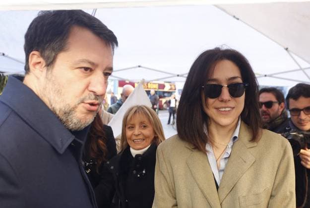 News Bilder der Woche KW51 News Bilder des Tages Rome, Matteo Salvini meets with Roman citizens after his acquittal at the Open Arms trial. Pictured: Matteo Salvini, Francesca Verdini  Copyright: xPieroxTenaglix xipa-agency.netx xPieroxTenaglix IPA_Agency_IPA52549708
