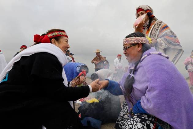 Dancers In Mexico Perform Pre-Hispanic Ceremony To Welcome Winter Solstice Dancers on the Cerro de la Estrella in Mexico City, Mexico, perform a pre-Hispanic ceremony and dance to welcome the winter solstice on December 21, 2024. Mexico City Mexico  Copyright: xGerardoxVieyrax originalFilename: vieyra-notitle241221_npNCg.jpg