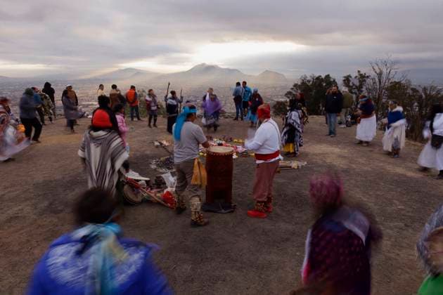 Dancers In Mexico Perform Pre-Hispanic Ceremony To Welcome Winter Solstice Dancers on the Cerro de la Estrella in Mexico City, Mexico, perform a pre-Hispanic ceremony and dance to welcome the winter solstice on December 21, 2024. Mexico City Mexico  Copyright: xGerardoxVieyrax originalFilename: vieyra-notitle241221_npg4u.jpg