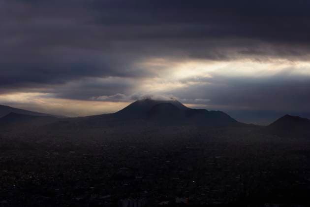 Dancers In Mexico Perform Pre-Hispanic Ceremony To Welcome Winter Solstice A panoramic view from the Cerro de la Estrella in Mexico City, Mexico, on December 21, 2024, shows a group of dancers performing a pre-Hispanic ceremony to welcome the winter solstice. Mexico City Mexico  Copyright: xGerardoxVieyrax originalFilename: vieyra-notitle241221_npS2Q.jpg