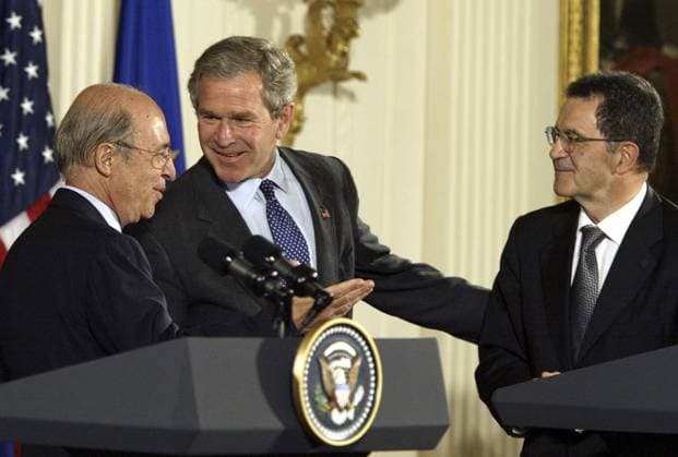 KRT US NEWS STORY SLUGGED: BUSH-EU KRT PHOTO BY CHUCK KENNEDY KRT (June 25) WASHINGTON, DC -- President George W. Bush, center, speaks with Greek Prime Minister Costas Simitis, president of the European Council, left, and European Commission President Romano Prodi at a news conference at the White House Wednesday, June 25, 2003. (gsb) 2003 WASHINGTON DC USA EDITORIAL USE ONLY Copyright: xCHUCKxKENNEDYx KRT CHUCKxKENNEDYx krtphotoslive088649