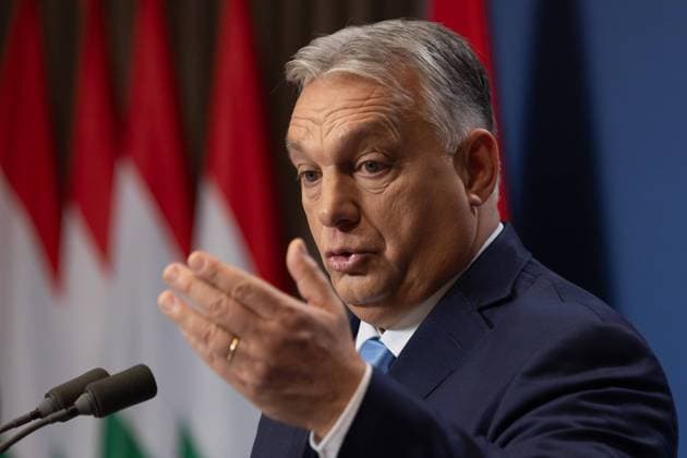 News Bilder der Woche KW51 (241222) -- BUDAPEST, Dec. 22, 2024 -- Hungarian Prime Minister Viktor Orban speaks during a year-end international press conference in Budapest, Hungary, on Dec. 21, 2024. At the year-end international press conference on Saturday, Orban said Hungary s industrial policy and future lie in electromobility. For us, the defining issue of the next decade will be electromobility, and it s not just about mobility but about electro-specifically, he added. (Photo by Xinhua) HUNGARY-BUDAPEST-PRIME MINISTER-INT L PRESS CONFERENCE AttilaxVolgyi 