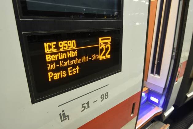 Vom Berliner Hauptbahnhof startete heute um 12:02 Uhr der erste ICE mit einer Direktverbindung nach Paris. Erste ICE-Verbindung nach Paris *** The first ICE with a direct connection to Paris departed from Berlin Central Station today at 12.02 p.m. First ICE connection to Paris