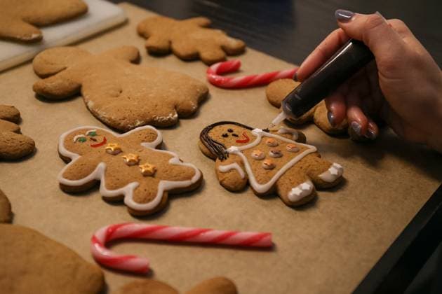 IMAGO Creative, Weihnachten, Food, Backen, Lebkuchen dekorierte Lebkuchen Plätzchen und Zuckerstangen sind zu sehen am 21. December 2024 in Krefeld, Deutschland. (Foto von Oliver Kaelke DeFodi Images) +++ Decorated gingerbread cookies and candy canes can be seen on December 21, 2024 in Krefeld, Germany. (Photo by Oliver Kaelke DeFodi Images) Defodi-678_678_2024_12_21_STOCK_0020 *** Decorated gingerbread cookies and candy canes can be seen on December 21, 2024 in Krefeld, Germany Photo by Oliver Kaelke DeFodi Images Decorated gingerbread cookies and candy canes can be seen on December 21, 2024 in Krefeld, Germany Photo by Oliver Kaelke DeFodi Images Defodi 678 678 2024 12 21 STOCK 0020 Defodi-678