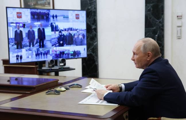 News Bilder der Woche KW51 News Bilder des Tages Russia Putin Transport Infrastructure 8834630 22.12.2024 Russian President Vladimir Putin attends a ceremony to launch new air and road infrastructure facilities in various country s regions via videoconference at the Kremlin in Moscow, Russia. Alexander Kazakov POOL Moscow Russia  Copyright: xAlexanderxKazakovx